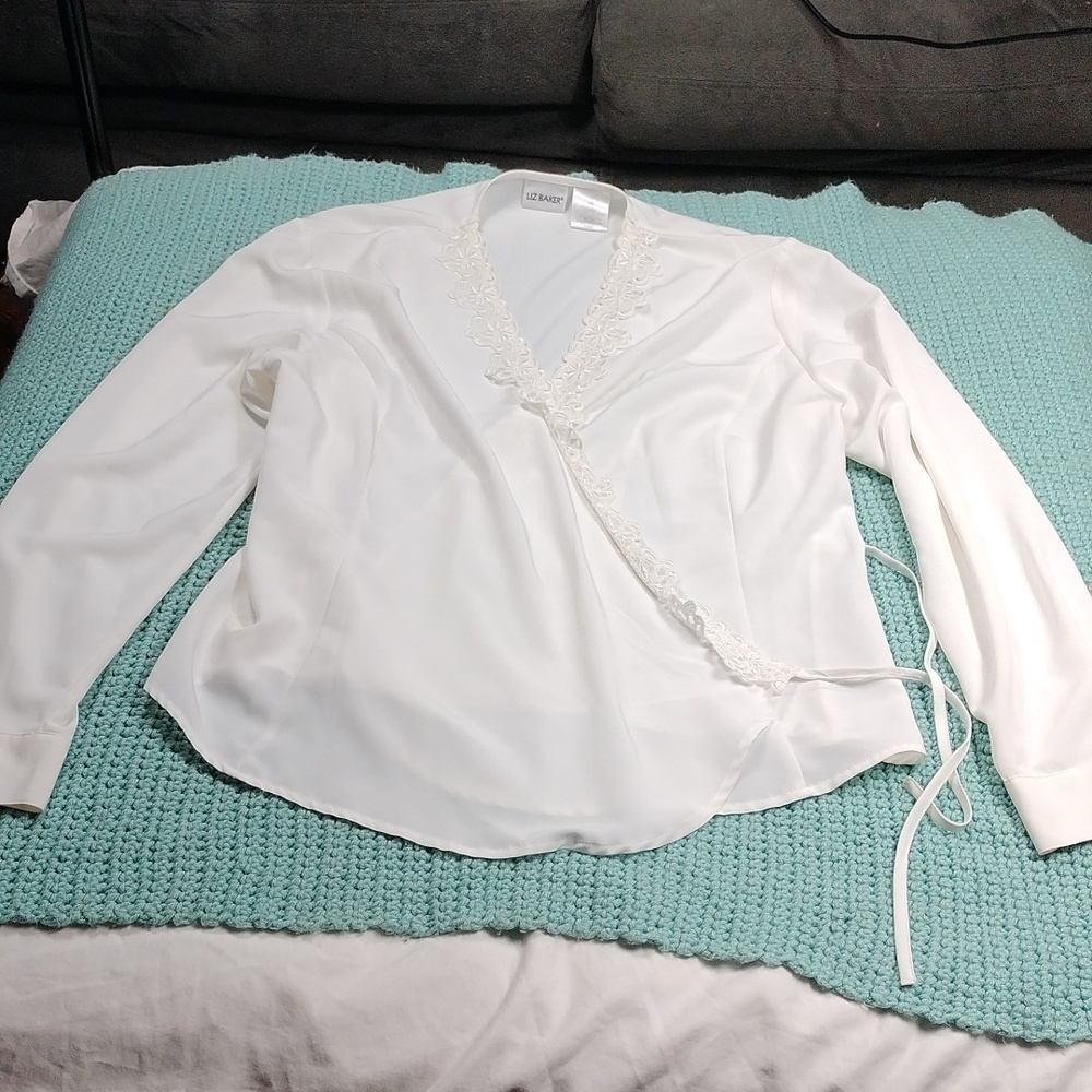 Liz Baker women's floral lace long sleeved blouse size 16